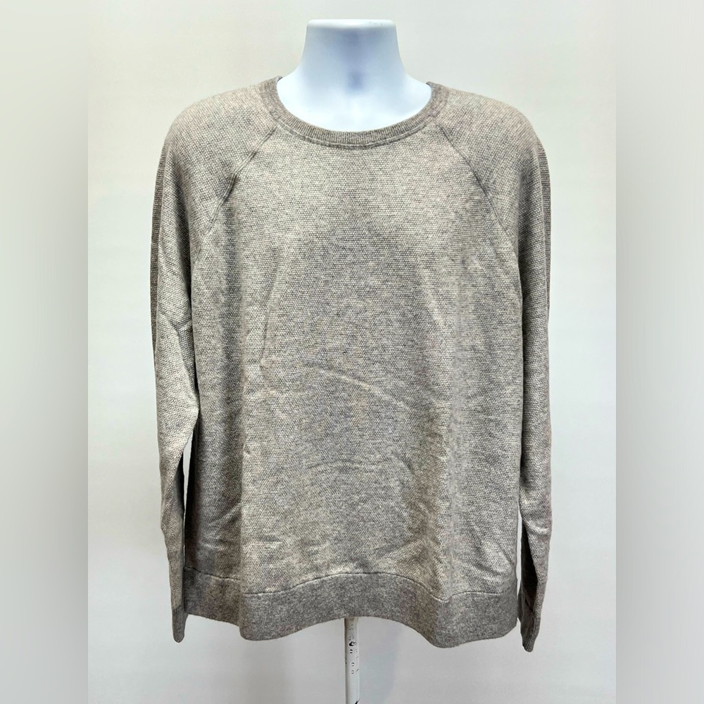 VINCE Men’s light gray wool Cashmere blend crew neck sweater size XXL.